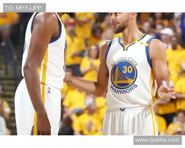 库里追逐的足球明星究竟是谁引发球迷热议 库里追逐的足球明星究竟是谁引发球迷热议