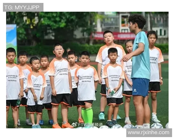 足球明星积极参与公益活动与商业代言展现多元魅力与社会责任感