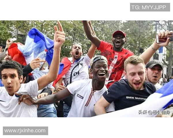 足球明星激情呐喊瞬间定格展现运动魅力与奋斗精神的精彩照片